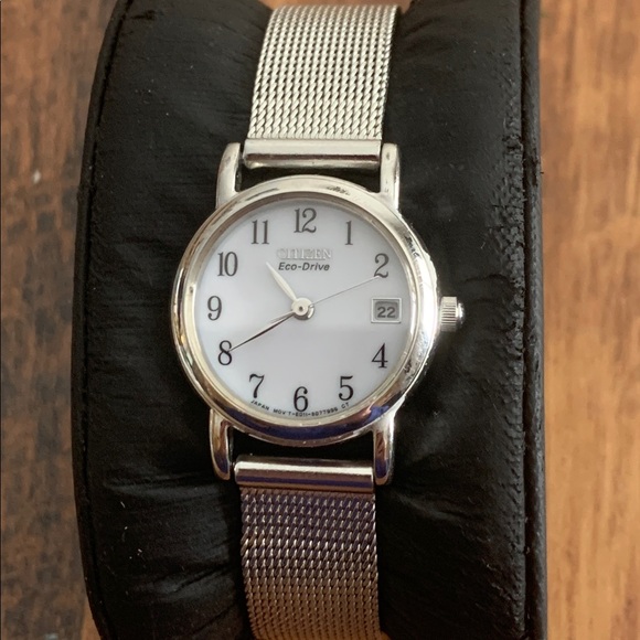 Citizen Eco-Drive silver -Tone Stainless Steel Watch White Dial Works